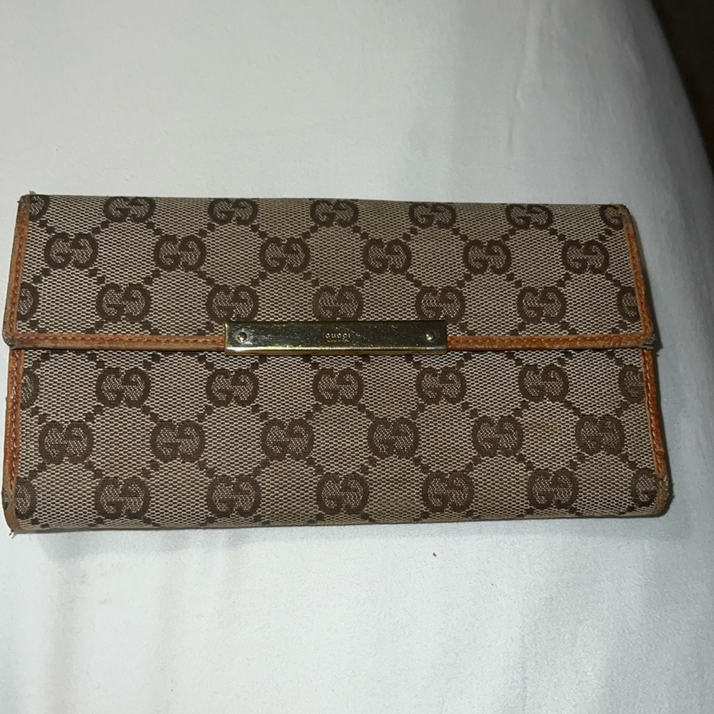 Gucci wallet pre loved